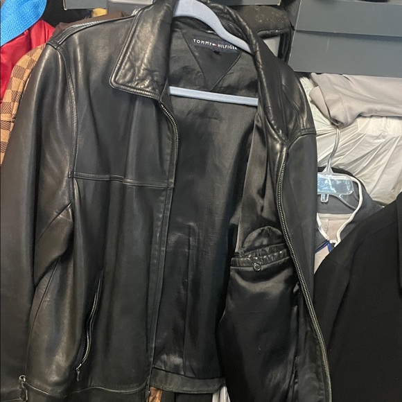 Tommy Hilfiger Black Leather Bomber Jacket with Patch - Picture 4 of 4